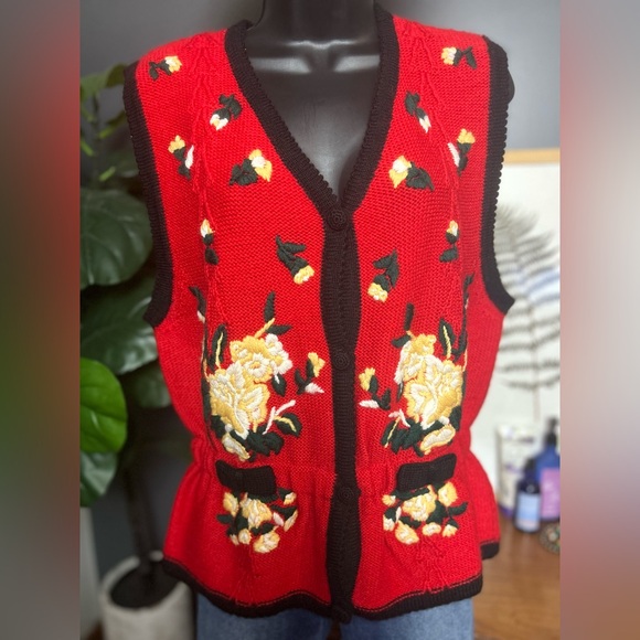 the eagles eye Sweaters - Vintage 90s The Eagle’s Eye Wool Button Floral Sweater Vest